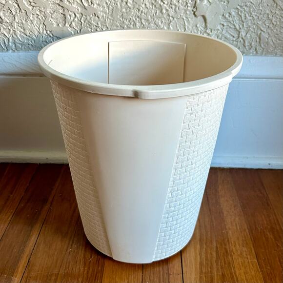 Vintage Woven Texture Beige Plastic Wastebasket, Retro 1970s/80s Style - Picture 2 of 11